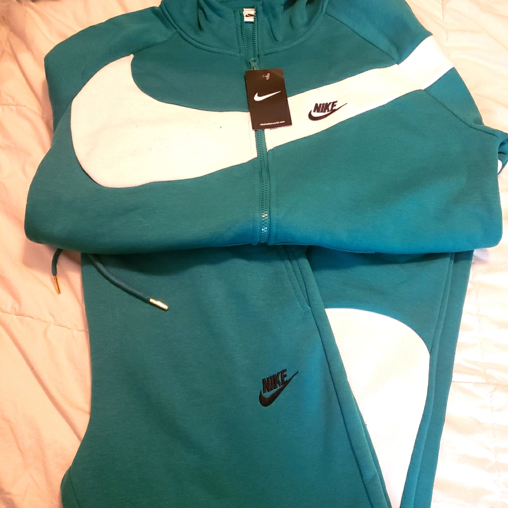 Nike 2 piece sweatsuite